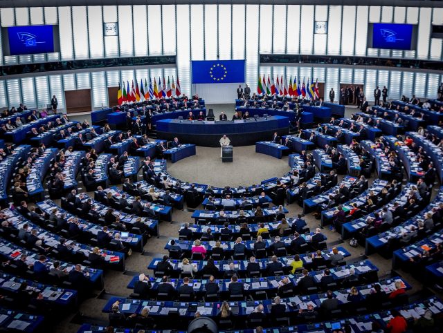 Parlement-européen-de-Strasbourg-le-25-novembre-2014-lors-de-la-visite-du-Pape-François-Crédits.jpg